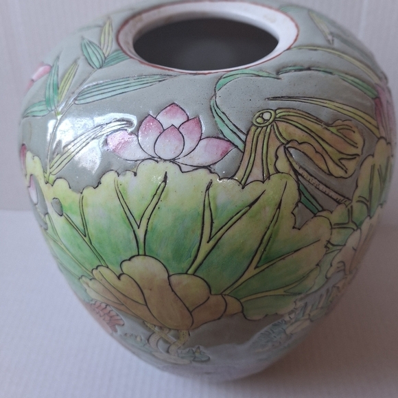 Vintage Macau Handpainted Porcelain Floral and Koi Vase - Picture 5 of 7